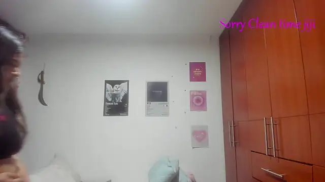 StephaniFox online show from 12-23-25, 03:50