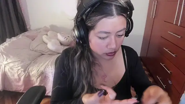 StephaniFox online show from 12-14-25, 11:10