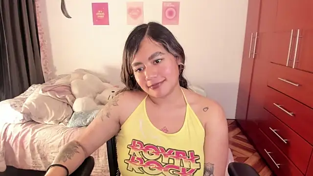 StephaniFox online show from 11-18-25, 01:21