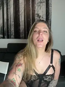 LiliMorganxxx online show from 04-23-26, 10:44