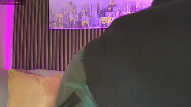 Tamaraakins online show from 11-30-25, 01:01