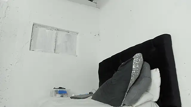 lana whitee online show from 11-26-25, 04:18