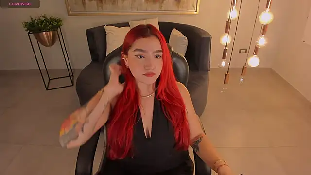 ViolettCastel online show from 10-19-25, 06:21