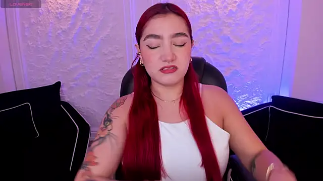 ViolettCastel online show from 10-17-25, 07:04