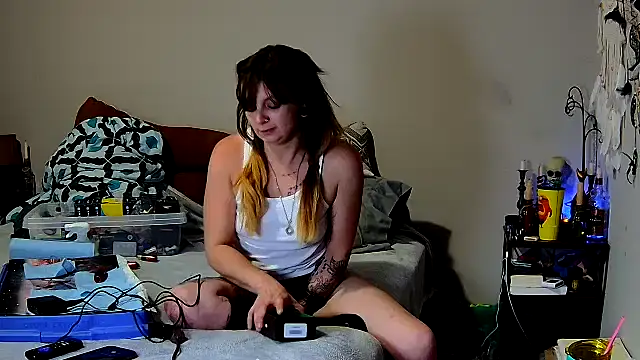 ZeelaXoXo online show from 11-30-25, 06:25