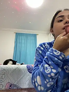 Snapshot of Kimmymadison- chatting on 02-17-26, 09:01 Kimmymadison- online show from 02-17-26, 09:01