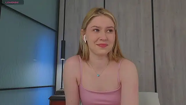 Monikacutie online show from 03-23-25, 04:27