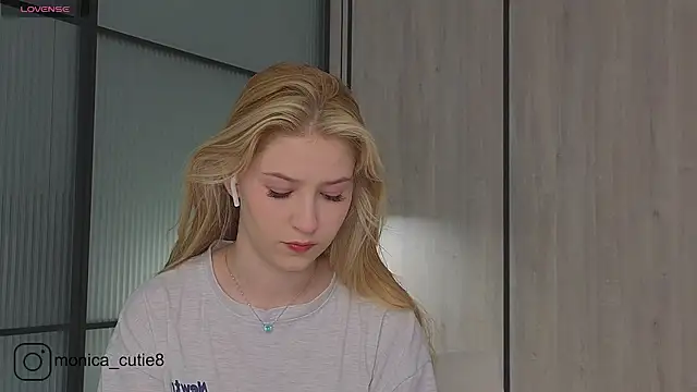 Monikacutie online show from 03-09-25, 04:38