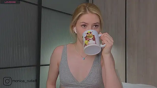 Monikacutie online show from 03-10-25, 04:07