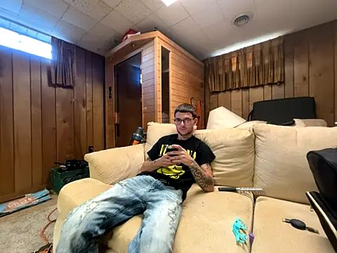 Snapshot of hungkubenski chatting on 10-21-25, 08:19 hungkubenski online show from 10-21-25, 08:19