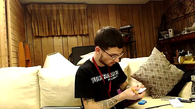 Snapshot of hungkubenski chatting on 11-02-25, 01:10 hungkubenski online show from 11-02-25, 01:10