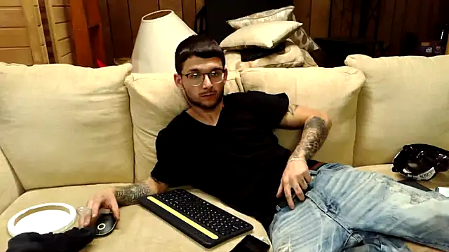 Snapshot of hungkubenski chatting on 11-01-25, 09:03 hungkubenski online show from 11-01-25, 09:03