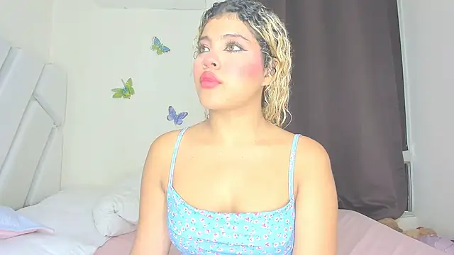 Snapshot of sofiacastillo01 chatting on 05-01-26, 04:45 sofiacastillo01 online show from 05-01-26, 04:45