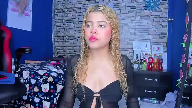 sofiacastillo01 online show from 03-10-25, 12:49