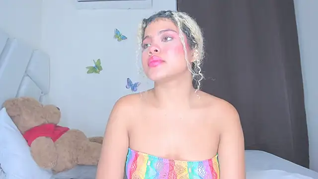 sofiacastillo01 online show from 04-07-26, 06:15