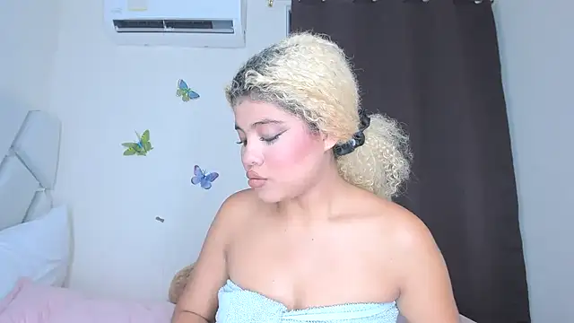 sofiacastillo01 online show from 02-28-26, 02:00