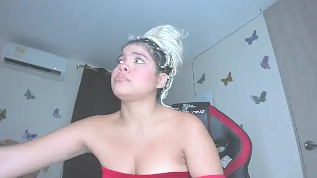 sofiacastillo01 online show from 10-13-25, 04:19