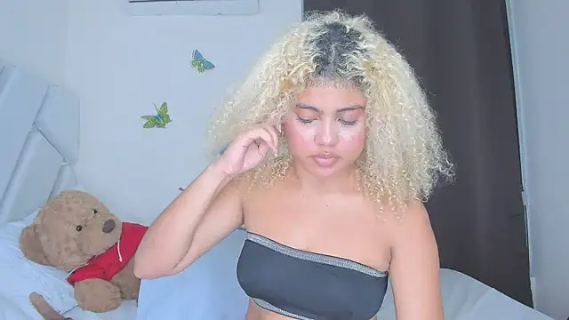 sofiacastillo01 online show from 02-24-26, 01:06