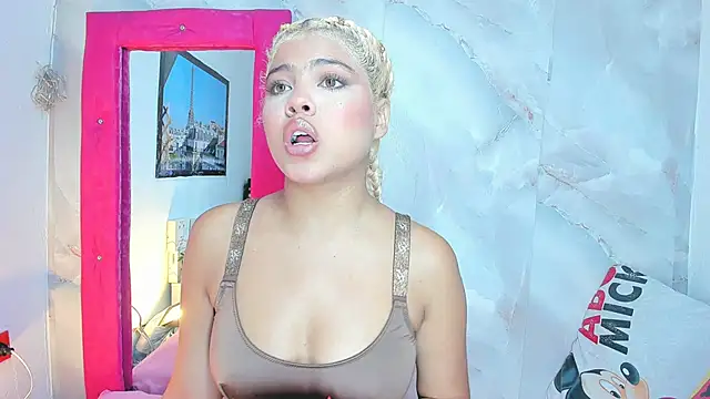 sofiacastillo01 online show from 06-25-26, 01:27