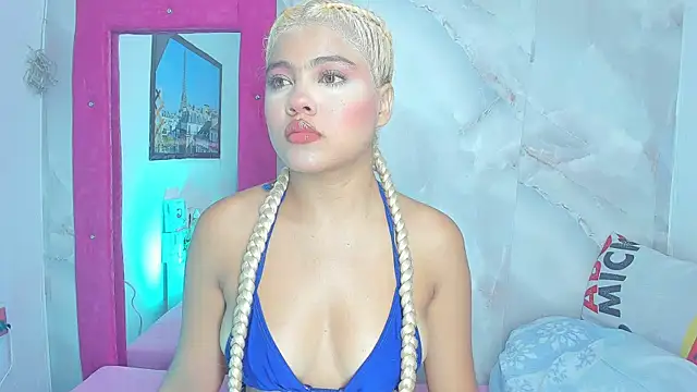 sofiacastillo01 online show from 06-19-26, 01:28