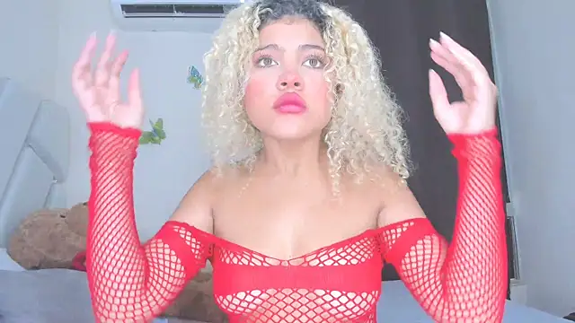 sofiacastillo01 online show from 04-12-26, 07:17