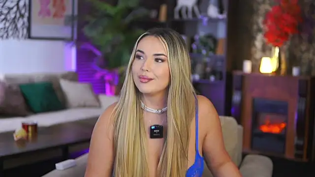 Snapshot of EvaSunderland chatting on 01-18-26, 01:03 EvaSunderland online show from 01-18-26, 01:03