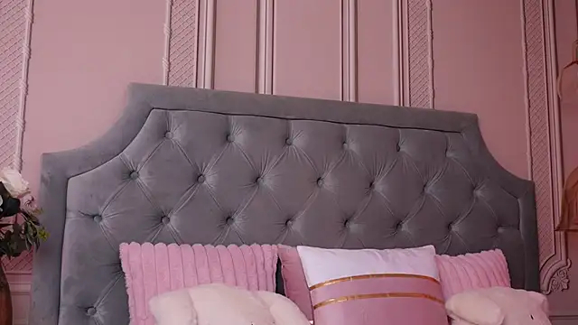 LucyAddison online show from 10-27-25, 04:24