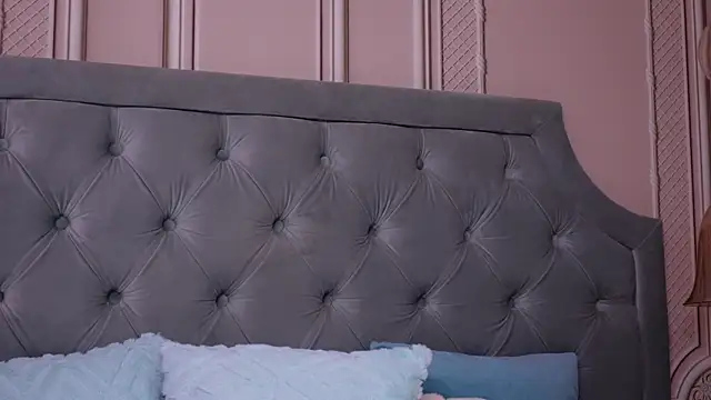 LucyAddison online show from 04-06-26, 05:19