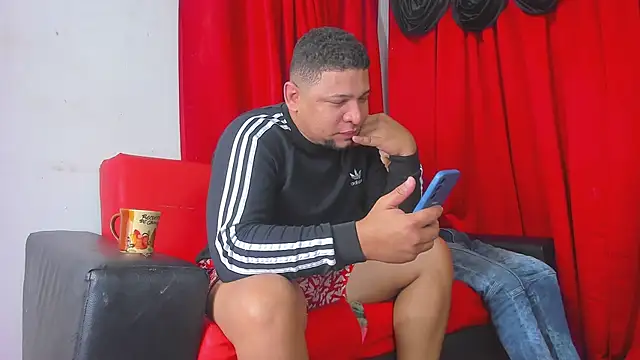 Snapshot of Extreme_Team8 chatting on 03-17-25, 02:01 Extreme Team8 online show from 03-17-25, 02:01