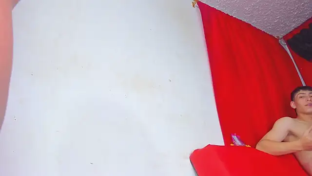 Snapshot of Extreme_Team8 chatting on 03-19-25, 08:55 Extreme Team8 online show from 03-19-25, 08:55