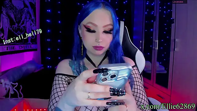 Snapshot of Kitty_goth chatting on 03-10-25, 06:45 Kitty goth online show from 03-10-25, 06:45