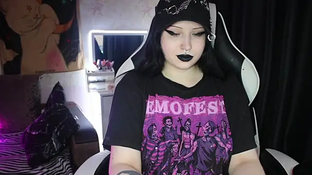 Snapshot of Kitty_goth chatting on 05-11-26, 11:55 Kitty goth online show from 05-11-26, 11:55