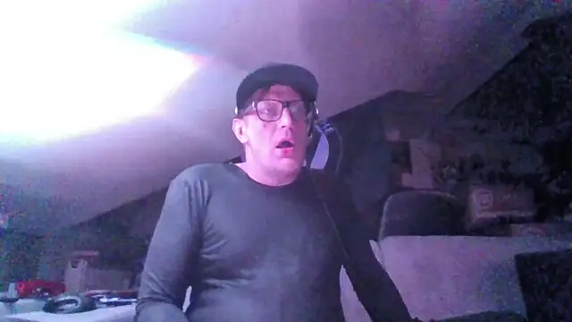 Bigthroaterboy online show from 10-27-25, 05:14