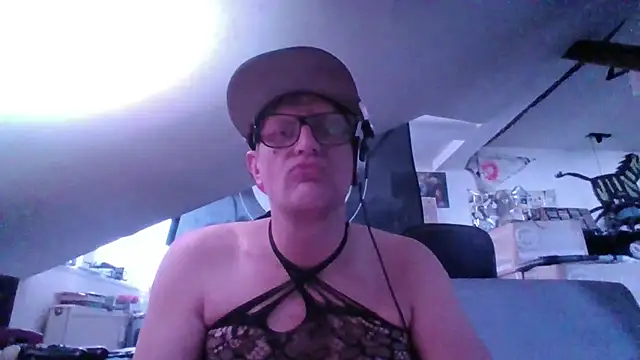 Bigthroaterboy online show from 10-29-25, 09:19