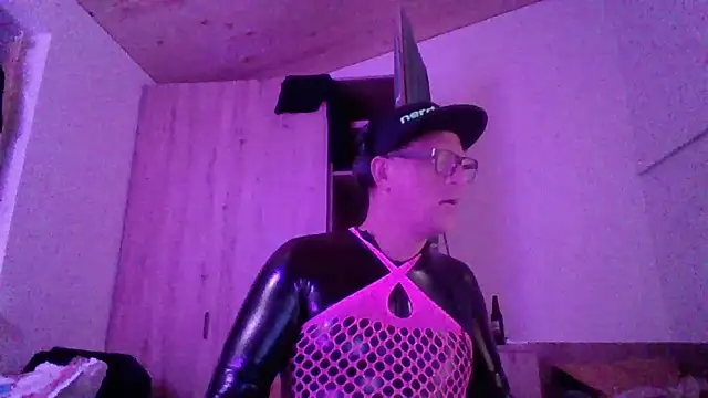 Bigthroaterboy online show from 10-04-25, 08:21