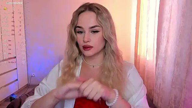 Snapshot of Ellen_Soft chatting on 01-15-26, 11:24 Ellen Soft online show from 01-15-26, 11:24