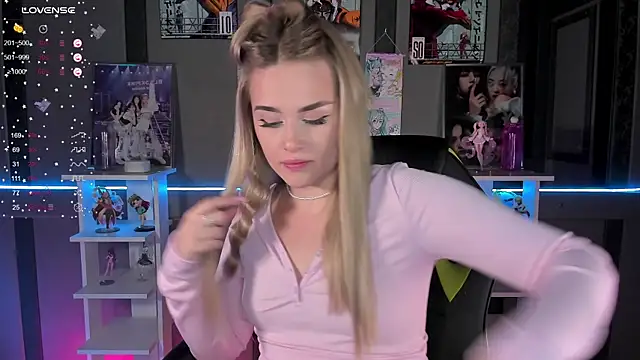 Snapshot of Ellen_Soft chatting on 09-22-25, 05:19 Ellen Soft online show from 09-22-25, 05:19