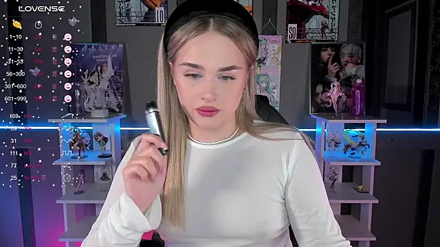 Snapshot of Ellen_Soft chatting on 09-25-25, 05:19 Ellen Soft online show from 09-25-25, 05:19