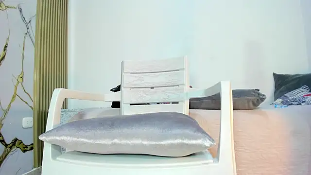 Snapshot of YUSELFI_ROSS_ chatting on 10-22-25, 12:15 YUSELFI ROSS online show from 10-22-25, 12:15