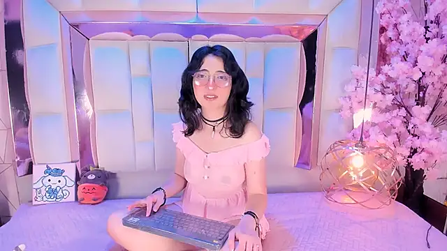 SaraMartini1 online show from 11-15-25, 06:06