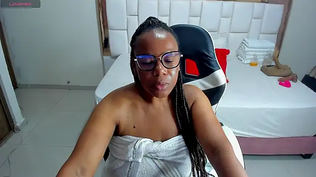 Snapshot of ShantalDior chatting on 05-14-26, 03:58 ShantalDior online show from 05-14-26, 03:58