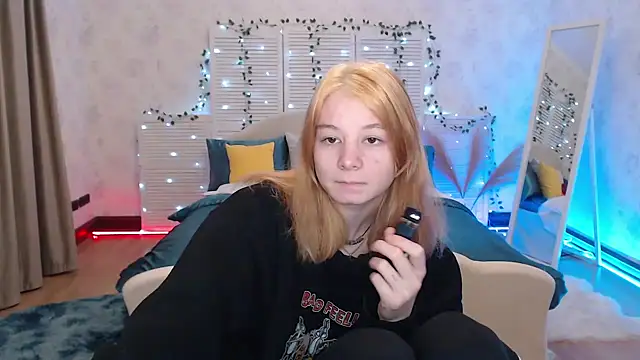 Snapshot of KiaraEvants chatting on 01-15-25, 04:04 KiaraEvants online show from 01-15-25, 04:04