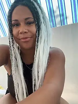 Snapshot of HaileyDiana chatting on 09-24-25, 06:53 HaileyDiana online show from 09-24-25, 06:53