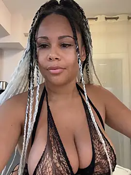 Snapshot of HaileyDiana chatting on 10-17-25, 12:40 HaileyDiana online show from 10-17-25, 12:40