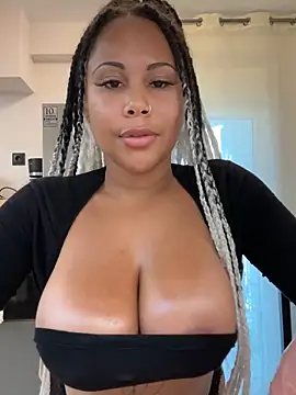 Snapshot of HaileyDiana chatting on 10-14-25, 12:50 HaileyDiana online show from 10-14-25, 12:50