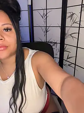 Snapshot of HaileyDiana chatting on 02-26-25, 07:34 HaileyDiana online show from 02-26-25, 07:34