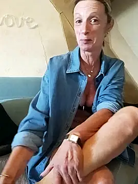 Snapshot of tatianasexymilf chatting on 06-02-26, 02:50 tatianasexymilf online show from 06-02-26, 02:50