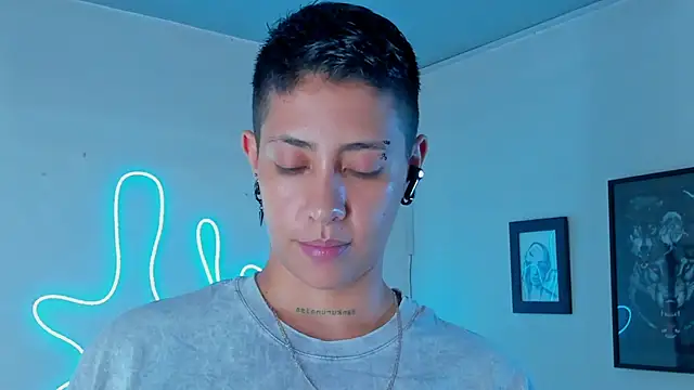 Snapshot of Aleja1214 chatting on 09-15-25, 01:06 Aleja1214 online show from 09-15-25, 01:06