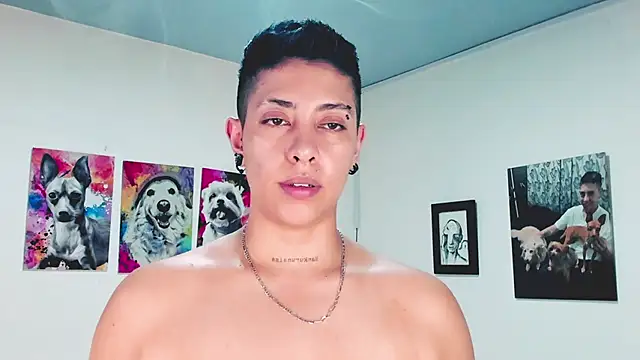 Snapshot of Aleja1214 chatting on 02-20-25, 04:39 Aleja1214 online show from 02-20-25, 04:39