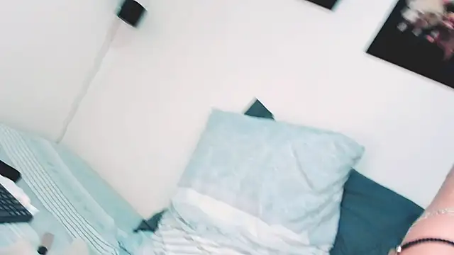 Snapshot of Aleja1214 chatting on 02-23-25, 09:26 Aleja1214 online show from 02-23-25, 09:26